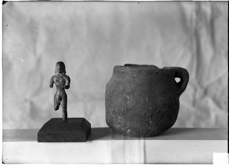 Bronzetto di Enea nudo e vaso eneolitico