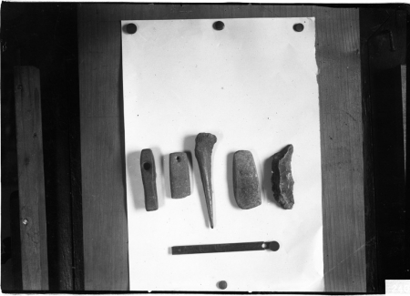 Accette, punteruolo, oggetti vari, scavi Taramelli 1909
