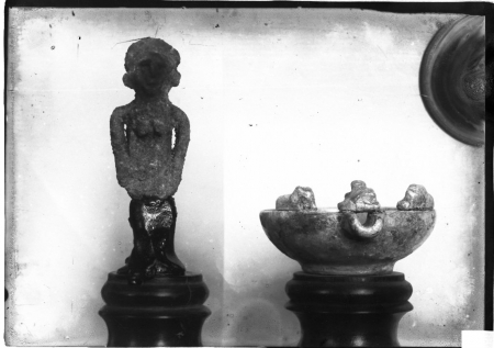 Statua e lucerna in terracotta, scavi Taramelli 1908