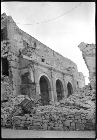 Interno, cappella di sinistra dopo l'incursione anglo-americana del 13 maggio 1943
