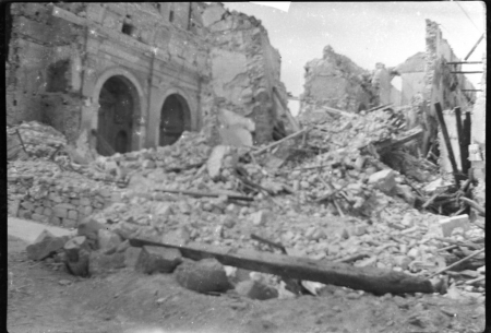 Macerie dopo l'incursione anglo-americana del 13 maggio 1943