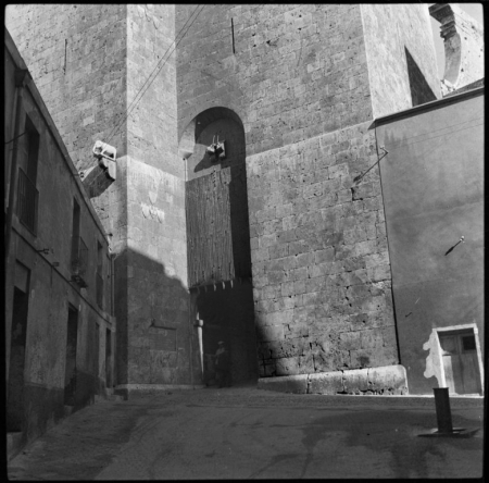 Torre dell'Elefante, Porta