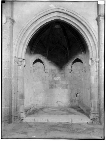 Interno, particolare di una cappella (dopo il restauro)