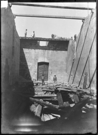 Interno durante la demolizione)