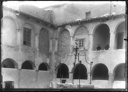 Cortile del chiostro e cisterna, 1908