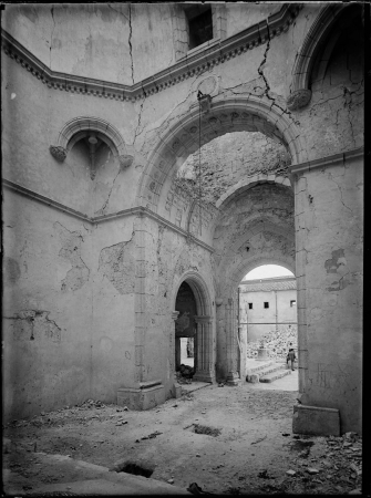 Cappella del Rosario, dopo lo sgombero delle macerie, vista della scuffia sinistra fino all'arco di accesso, 1946