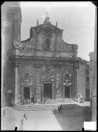 Vista della facciata barocca