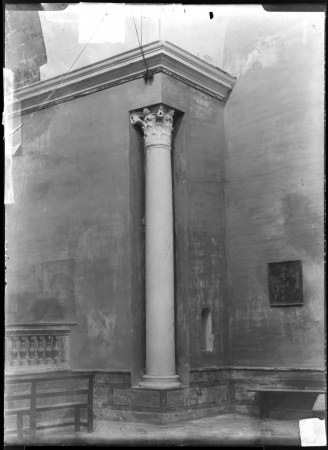 Colonna con capitello