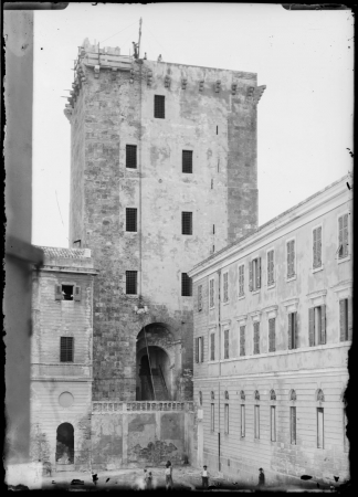 Torre di San Pancrazio, vista dalla piazza Indipendenza (prima dei lavori di restauro), ante 1906