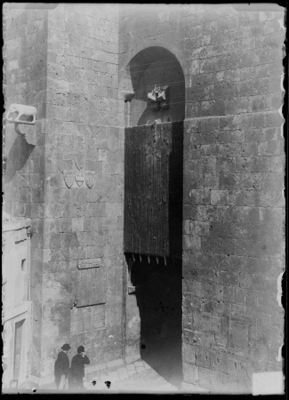 Torre dell'Elefante, porta